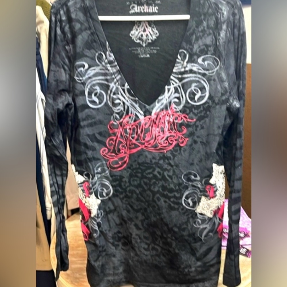 Archaic Women's Black and Red Graphic Long Sleeve Tee-XL